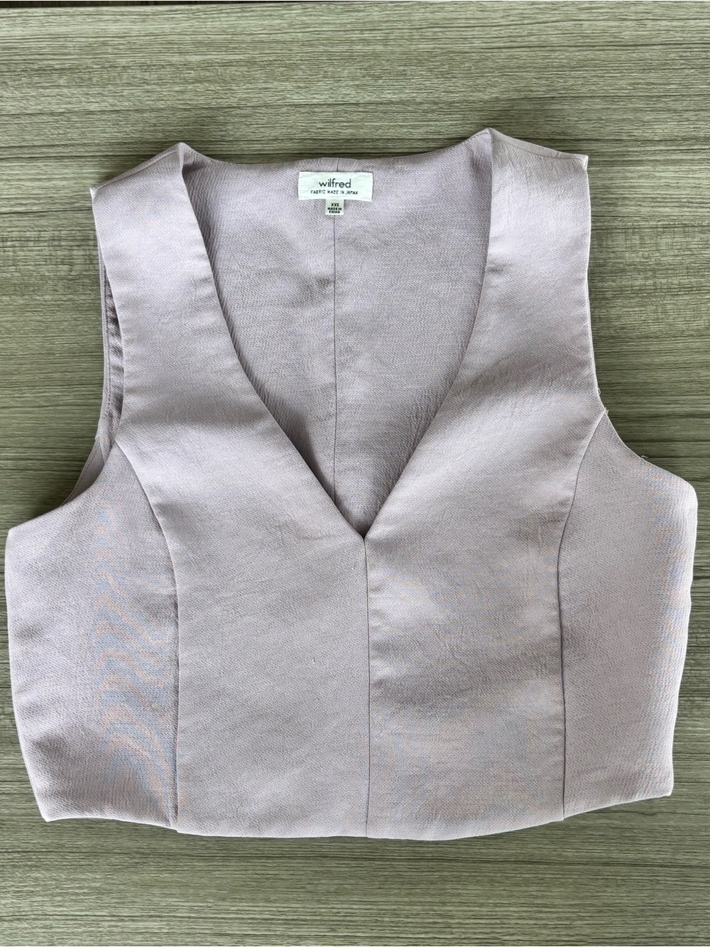 Aritzia Wilfred light purple V-Neck Cropped work Tank Top